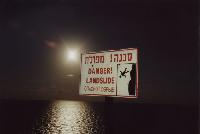 Ein Schild an der israelischen Mittelmeerk�ste in Netanya